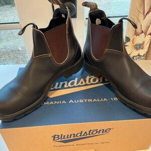 Like new Blundstones